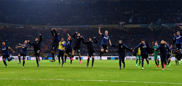 安东尼·戴维斯受伤后，老鹰转向独行侠内线球员寻求阵容补强