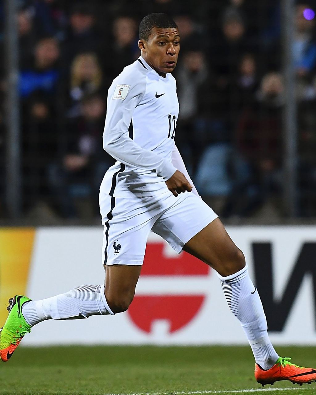 罕见！战胜BLG后TS笑得脸都模糊了，热度爆炸两小时播放破百万